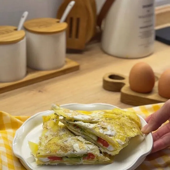 Картошка с яйцом на сковороде: рецепт быстрого завтрака за 10 минут