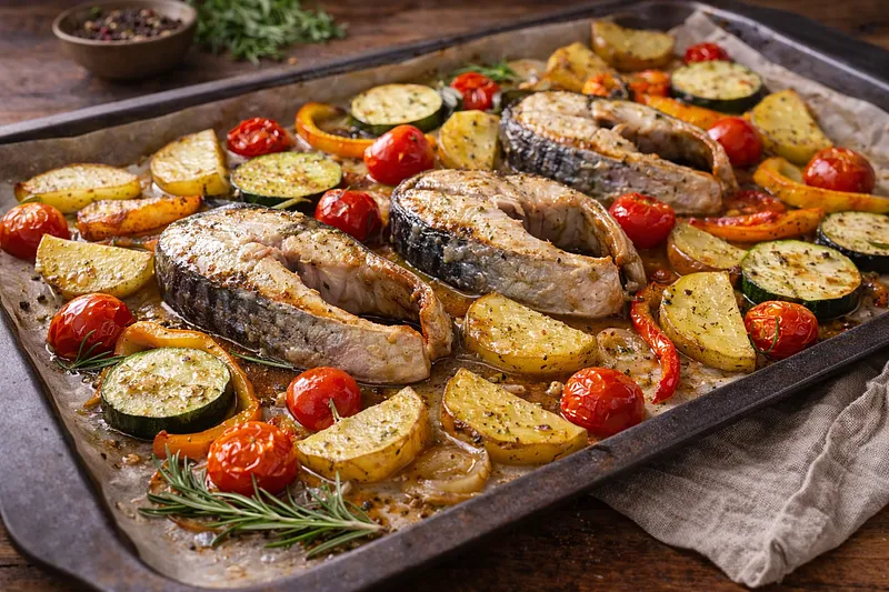 Скумбрия в духовке: рецепт сочной рыбы