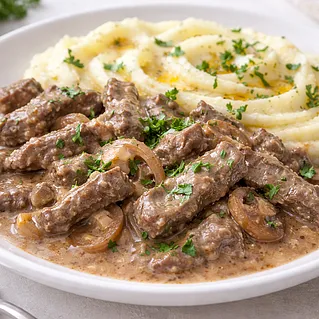 Бефстроганов: классический рецепт с нежным мясом
