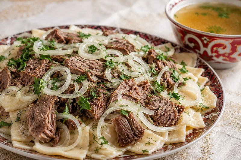 Бешбармак: рецепт сочного мяса и тонкой лапши