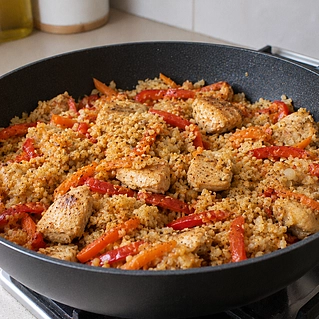 Рассыпчатый булгур с курицей и овощами на ужин