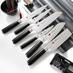 Элегантный нож с пластиковой рукоятью под дерево