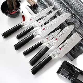 Элегантный нож с пластиковой рукоятью под дерево