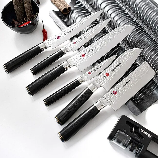 Элегантный нож с пластиковой рукоятью под дерево