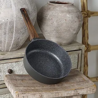 Какие детали делают сковороду удобнее