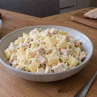 Салат с курицей и ананасами для праздничного стола