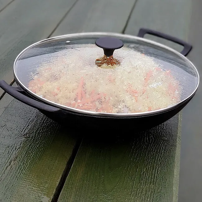 Чугунные эмалированные воки с антипригарным покрытием