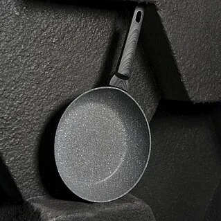 Сковорода из кованого алюминия: чем отличается от литой