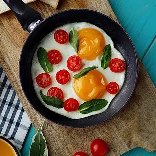 Какой должна быть сковорода для яиц?