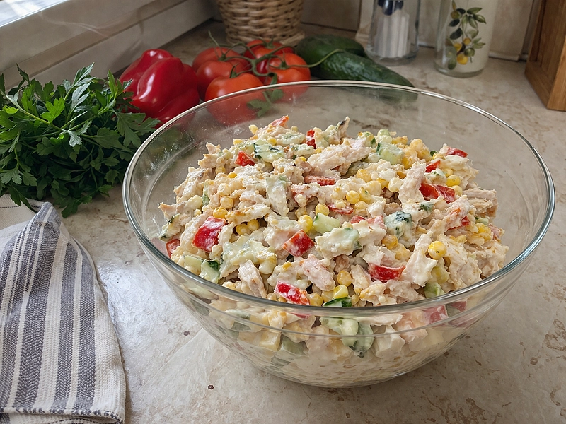 Салат с копчёной курицей: 5 лучших рецептов