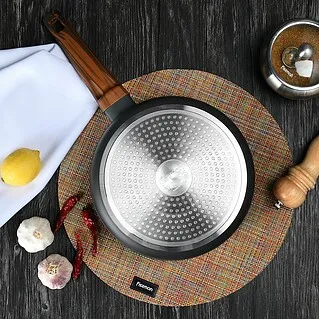 На какой сковороде жарят повара?