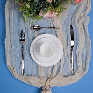 Белый фарфор: чем лучше украсить стол сегодня